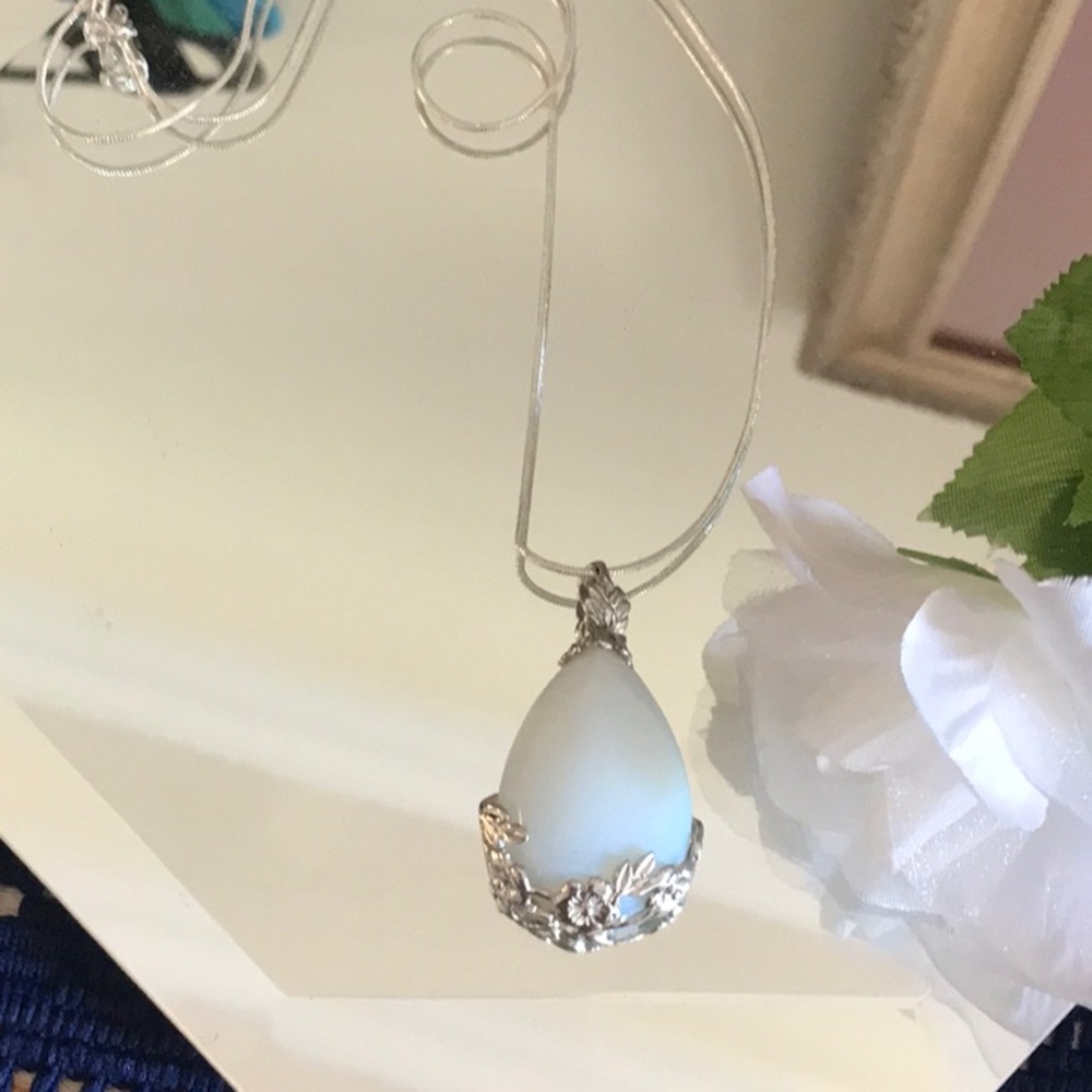 Beautiful opalite pendant with silver plating NWOT